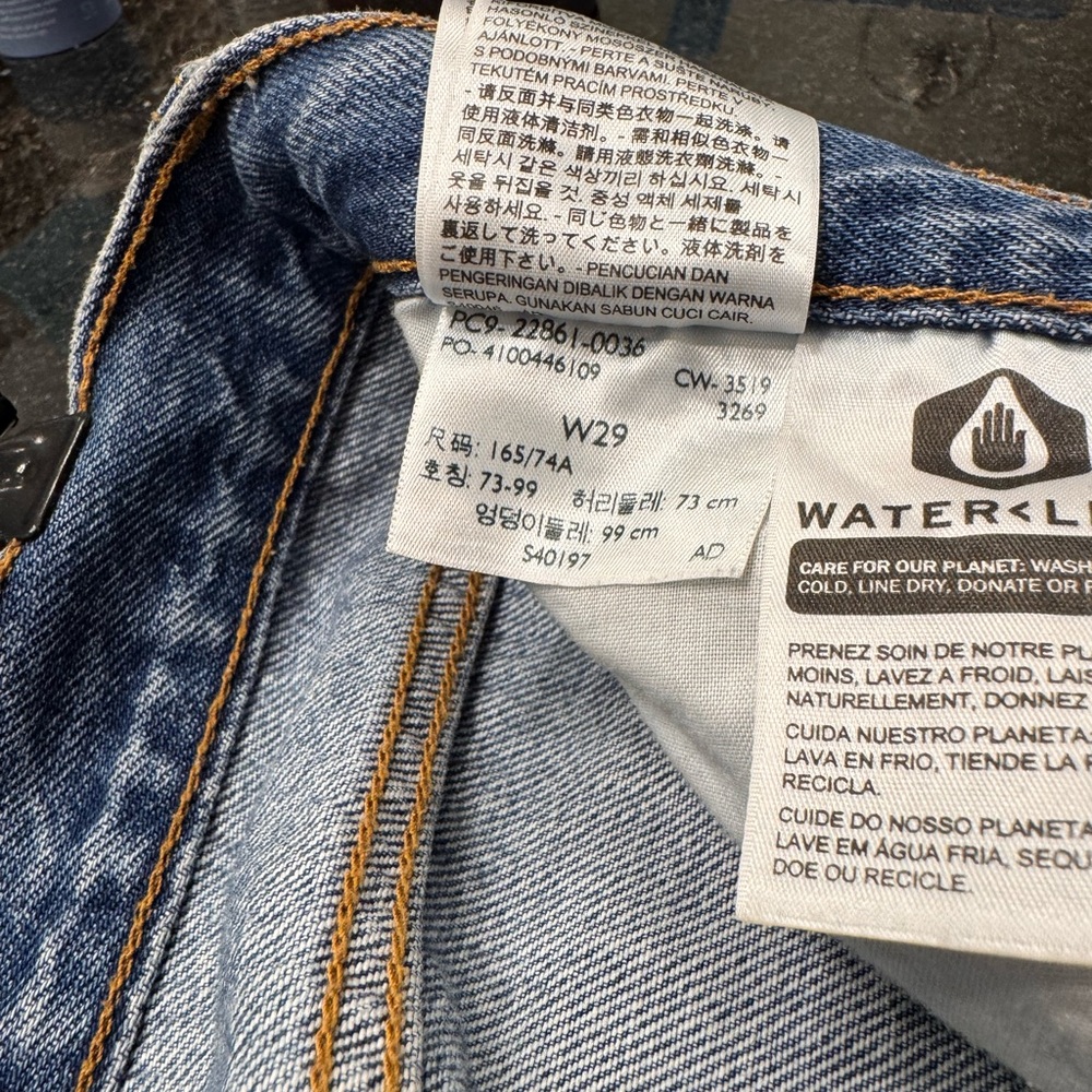 NWOT Levi's Wedgie Straight Premium Denim Size 29 - Picture 3 of 7